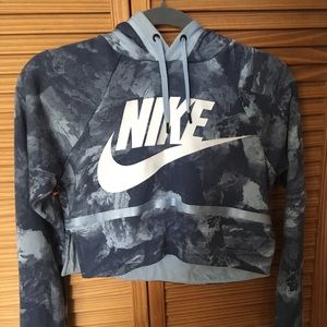 Cropped Nike hoodie